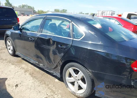 2013 Volkswagen Passat 2.5L Se z USA, uszkodzony, nr VIN 1VWBP7A34DC081298